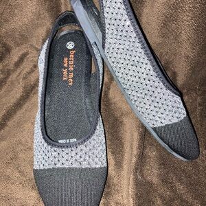 bernie mev. Women's Black and Silver Grey Flats